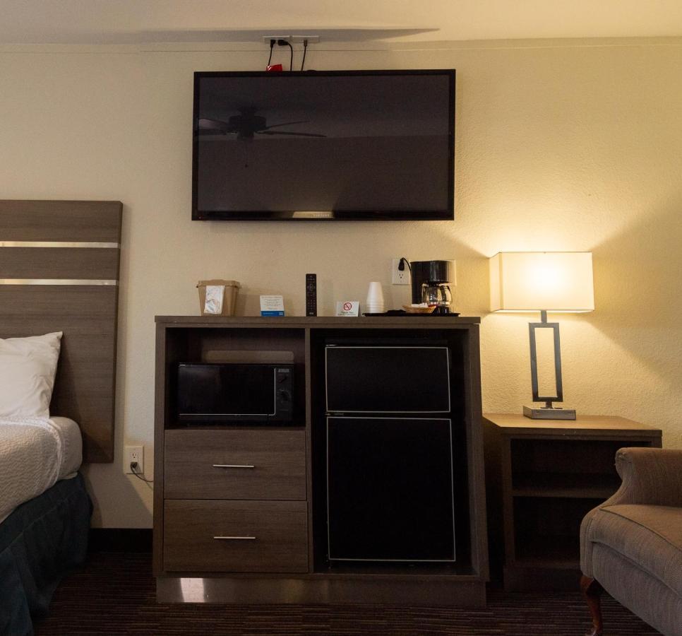 Rodeway Near University-gateway To Yosemite Motel 2*