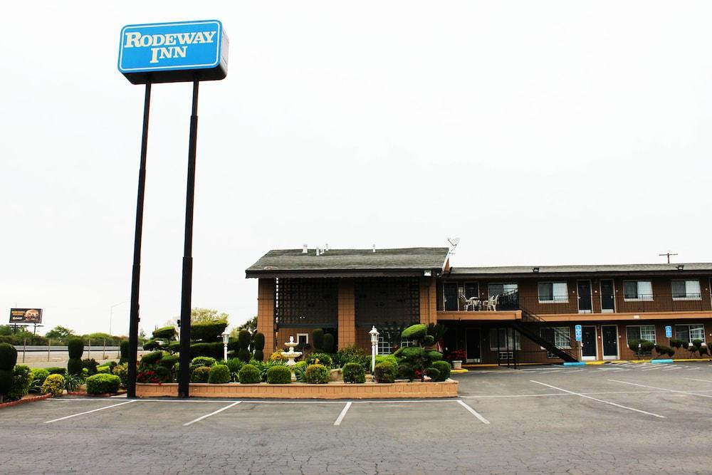 Rodeway Near University-gateway To Yosemite Motel Merced