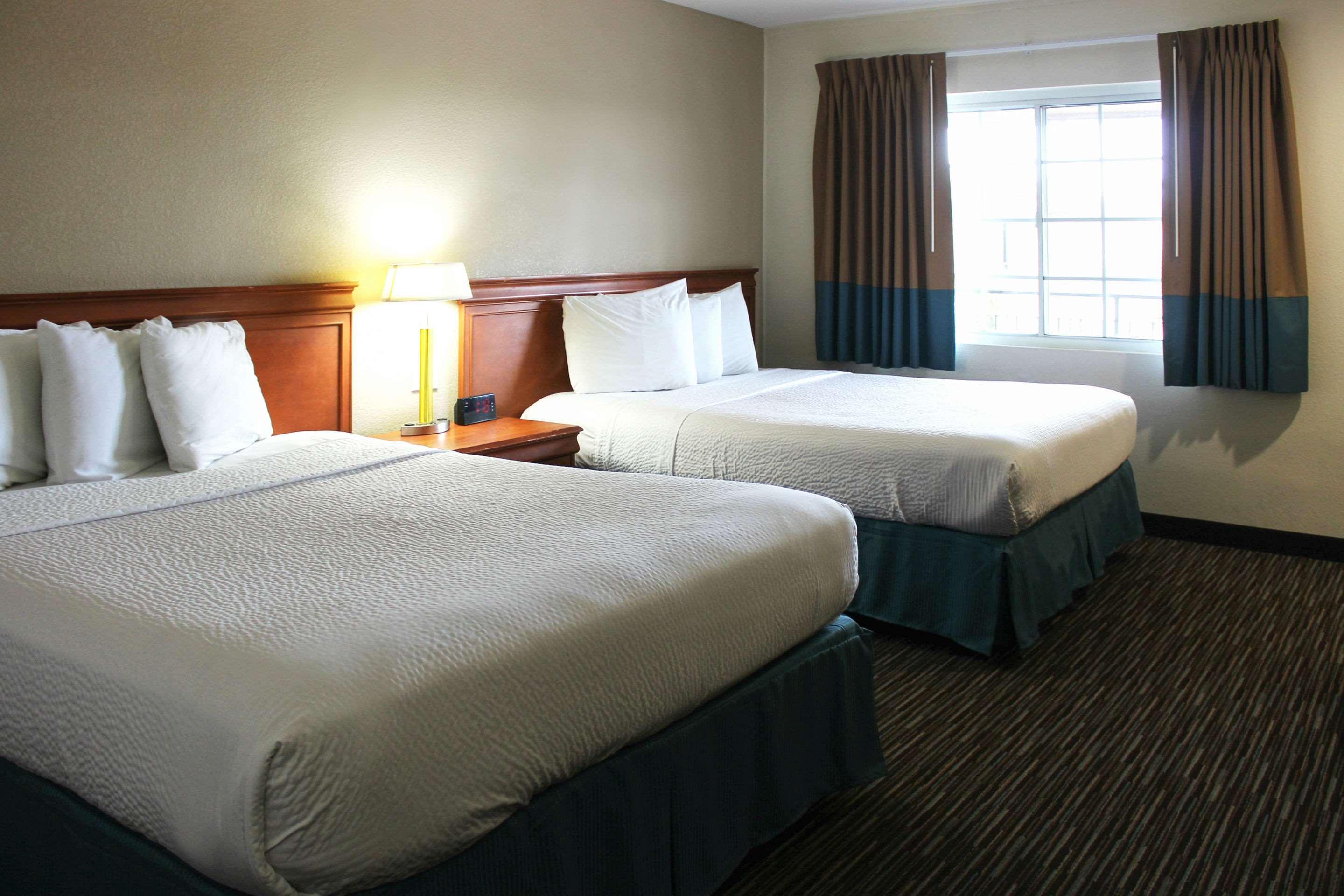 Rodeway Near University-gateway To Yosemite Motel 2*