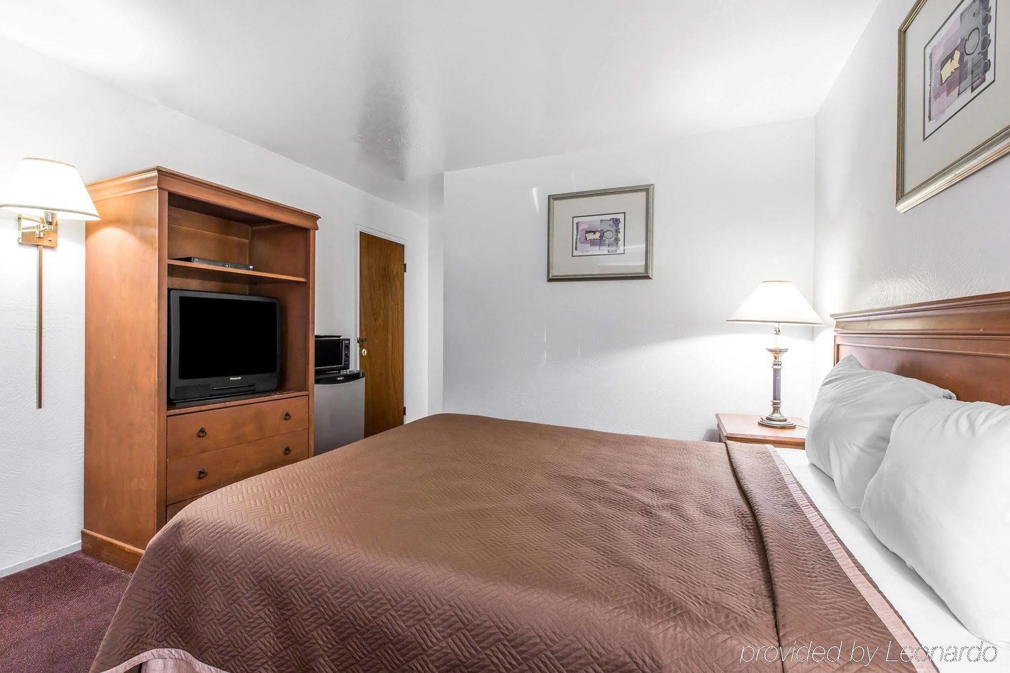 Motel Rodeway Near University-gateway To Yosemite 2*