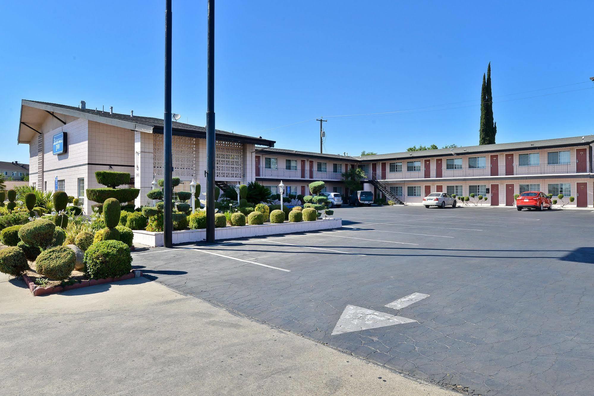 Rodeway Near University-gateway To Yosemite Merced
