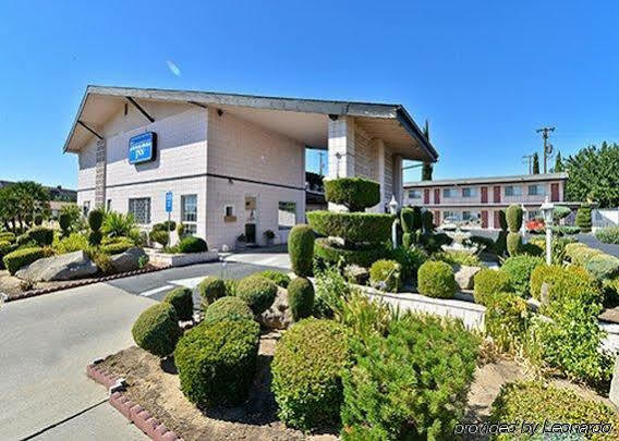 Rodeway Near University-gateway To Yosemite Motel 2*